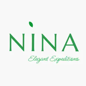 green & beige Modern elegant Minimalist Logo template 